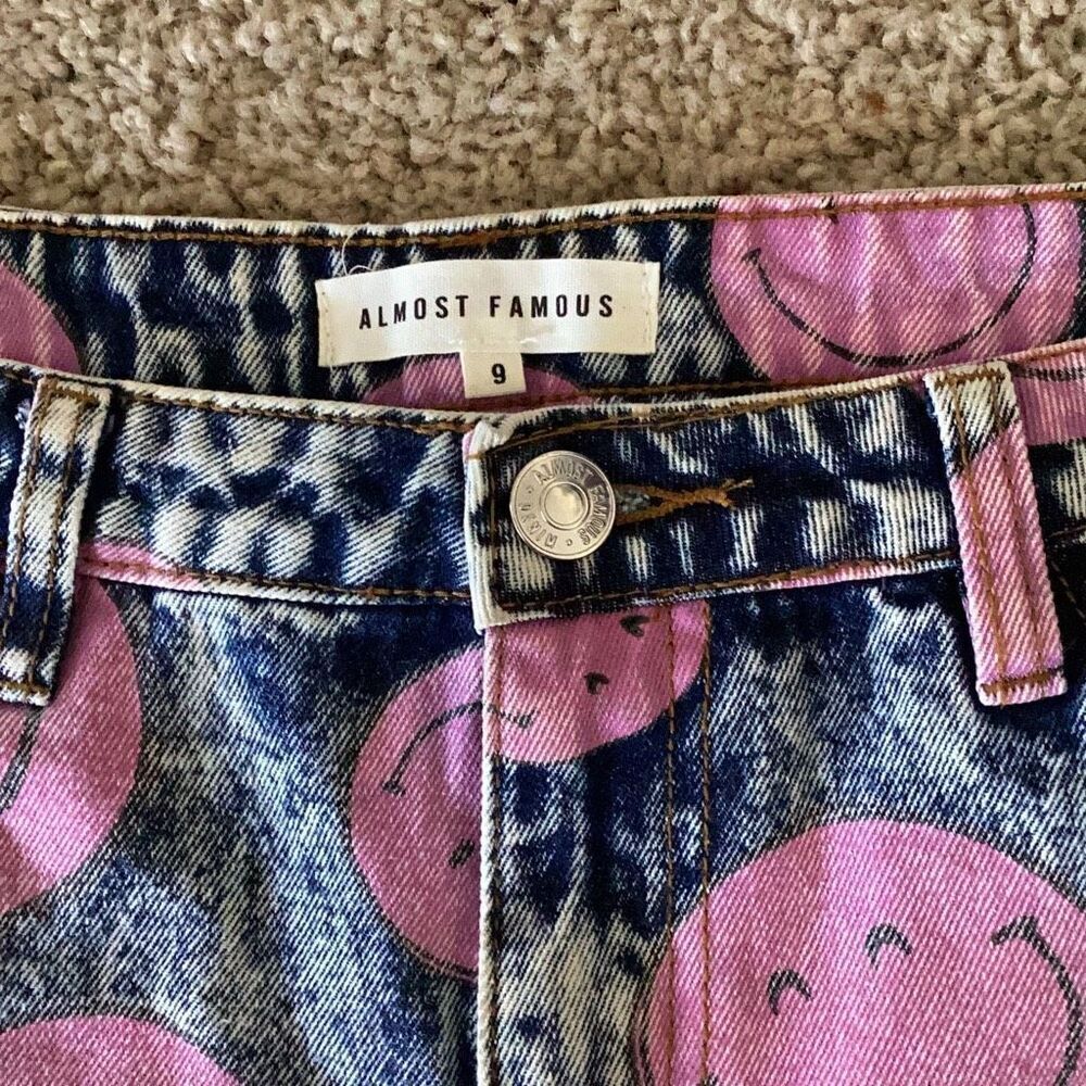 Almost Famous Smiley Face Cut Off Jean Shorts Women’s 9 High Rise Denim - Picture 6 of 9